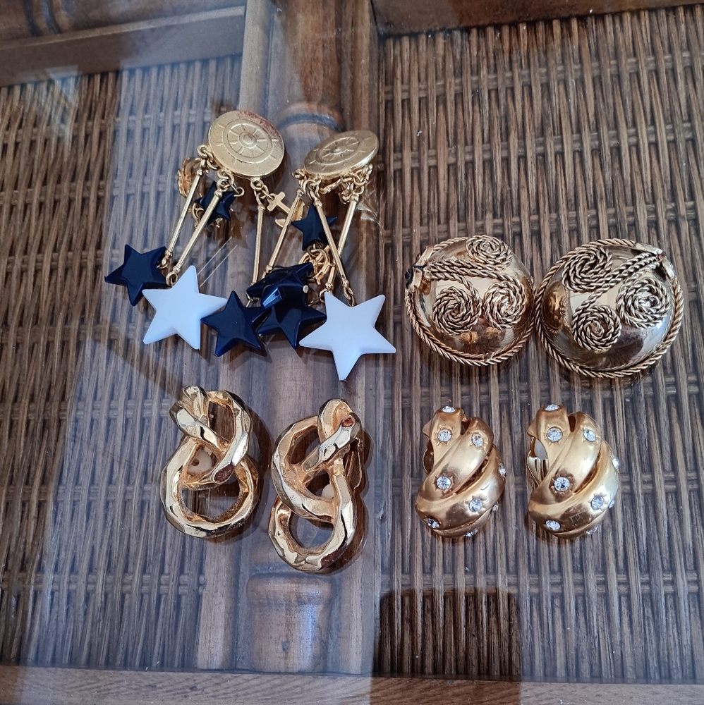 VINTAGE 90S LOT OF GOLD CLIP EARRINGS - Picture 3 of 3